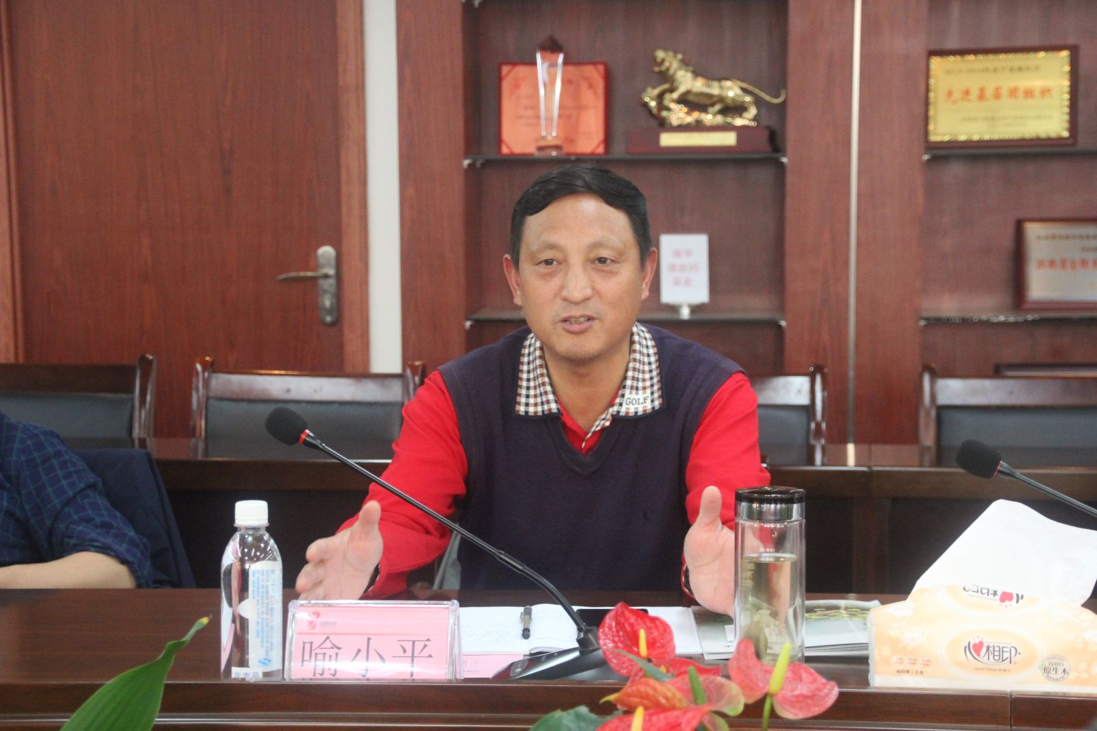 喻小平总经理与上海太和水环境公司董事长何文辉开展合作洽谈